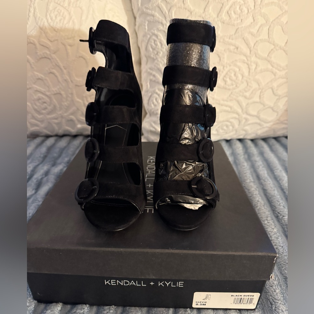 Kendall & Kylie ‘Evie’ Black Suede Heeled Sandals